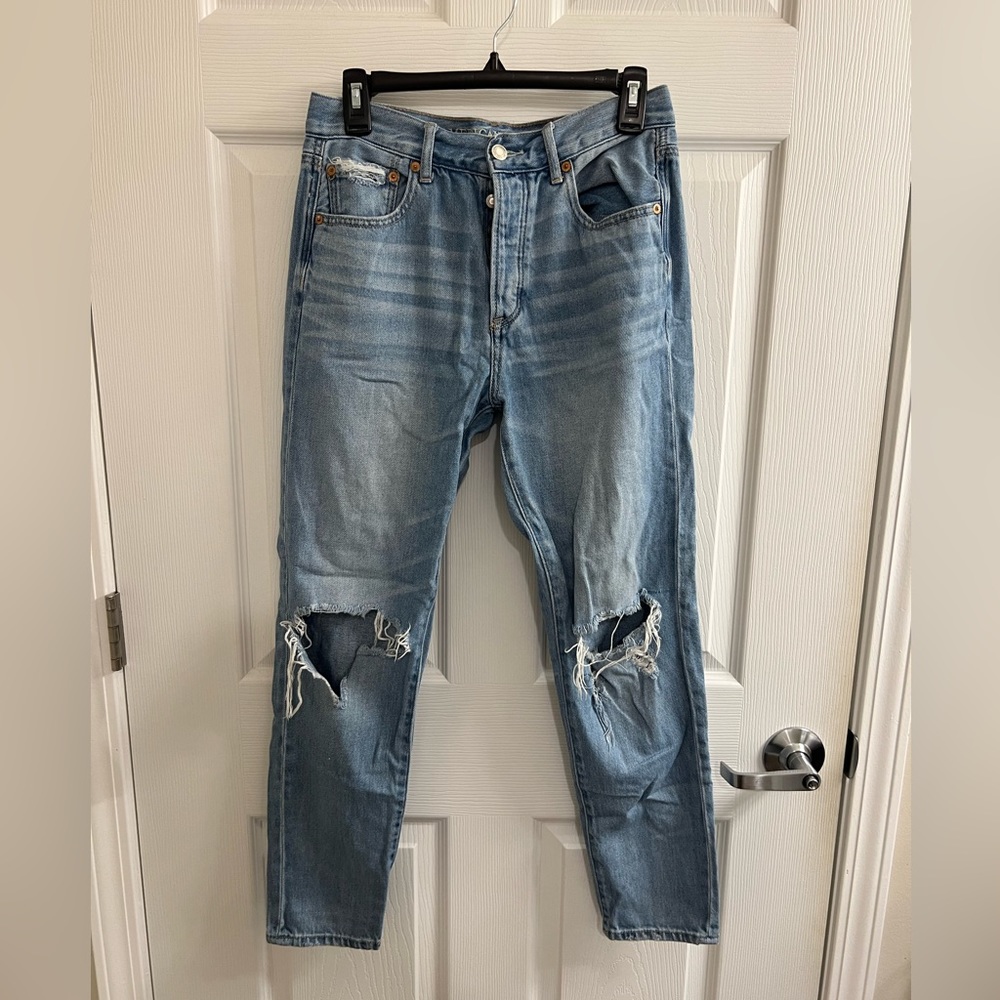American Eagle High Rise Girlfriend Jeans Distressed